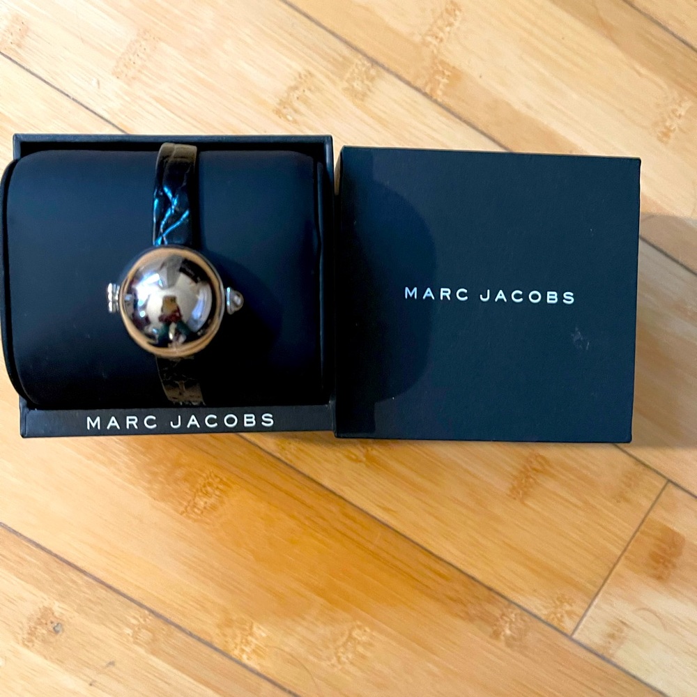 Marc Jacobs Pearl Face watch